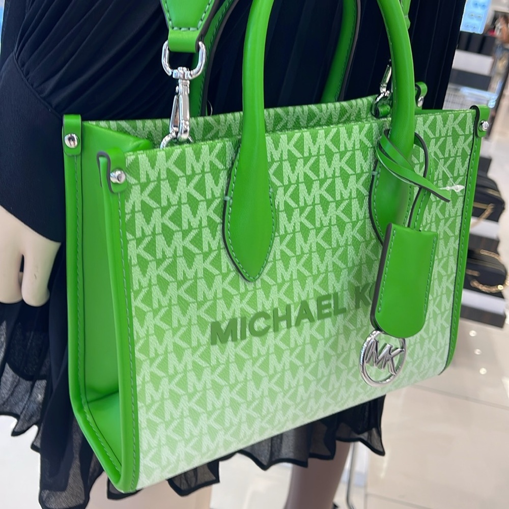 Michael Kors Mirella Small Ombré Signature Logo Crossbody Bag
COLOR JUNGLE
NWT - Picture 16 of 16